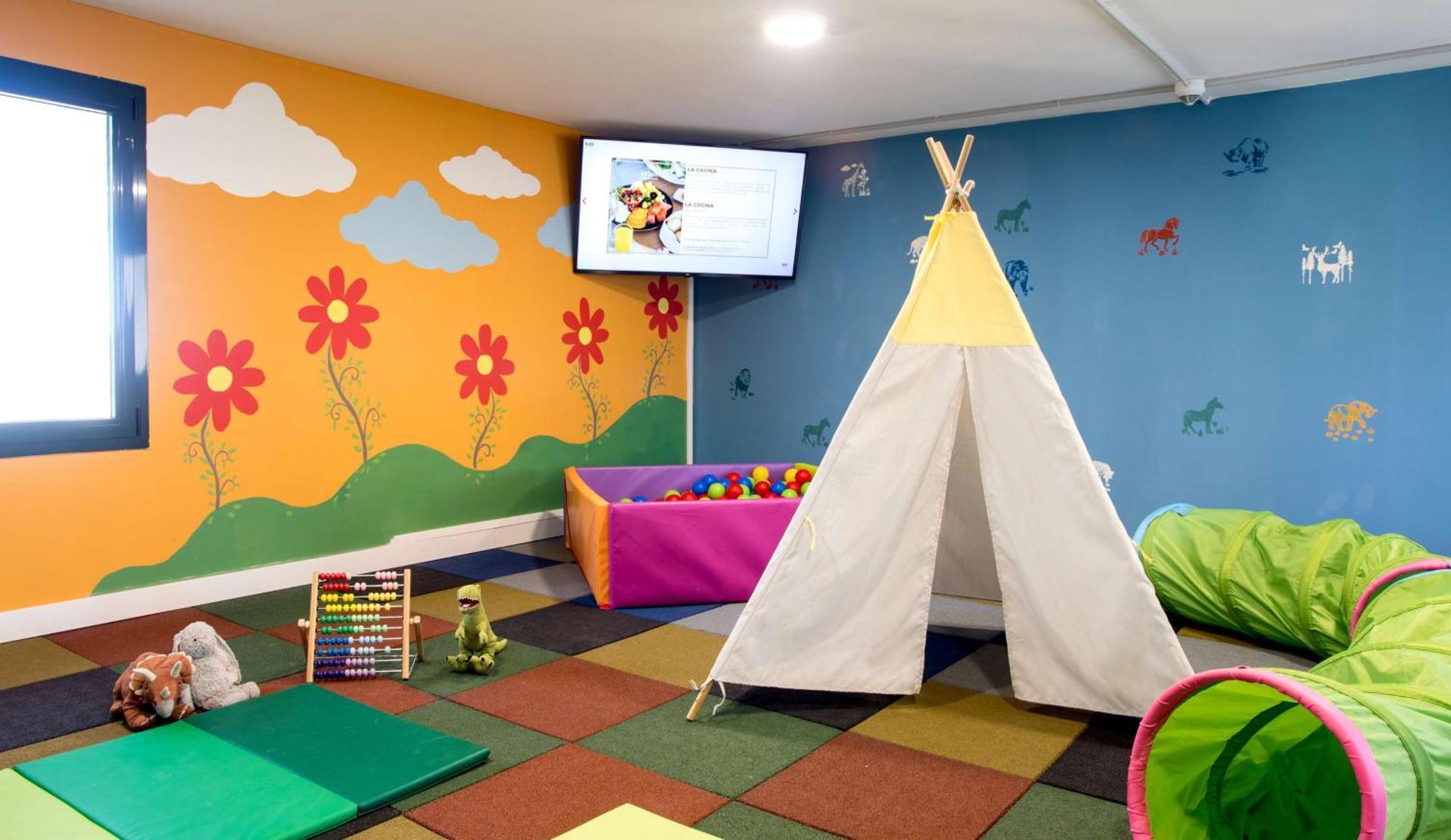 Hilton Mallorca Galatzo Peguera Bagian luar foto A children's playroom at a hotel